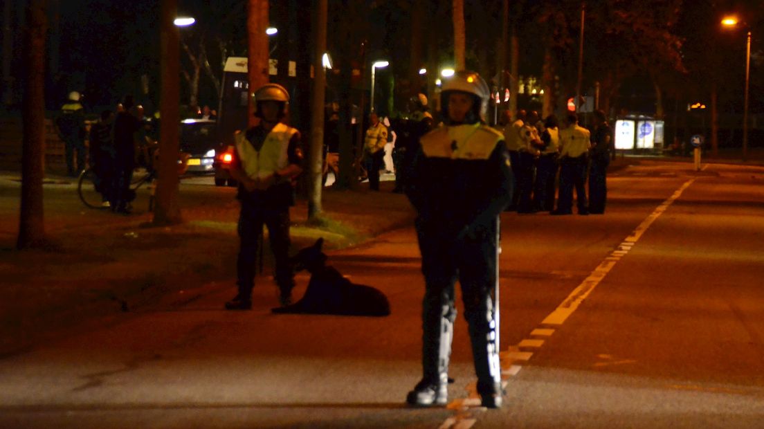 Aanhoudingen en zwaar vuurwerk in Deventer