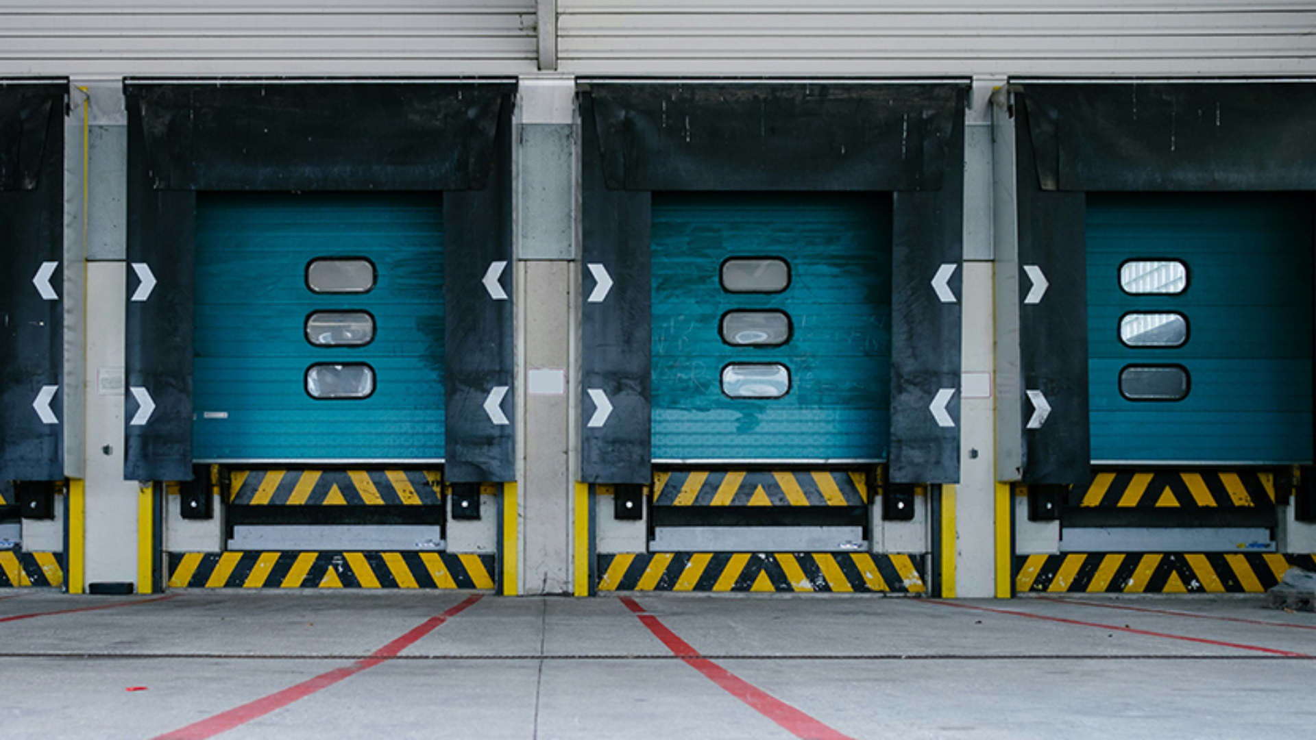 De veertien personen werkten in een distributiecentrum.