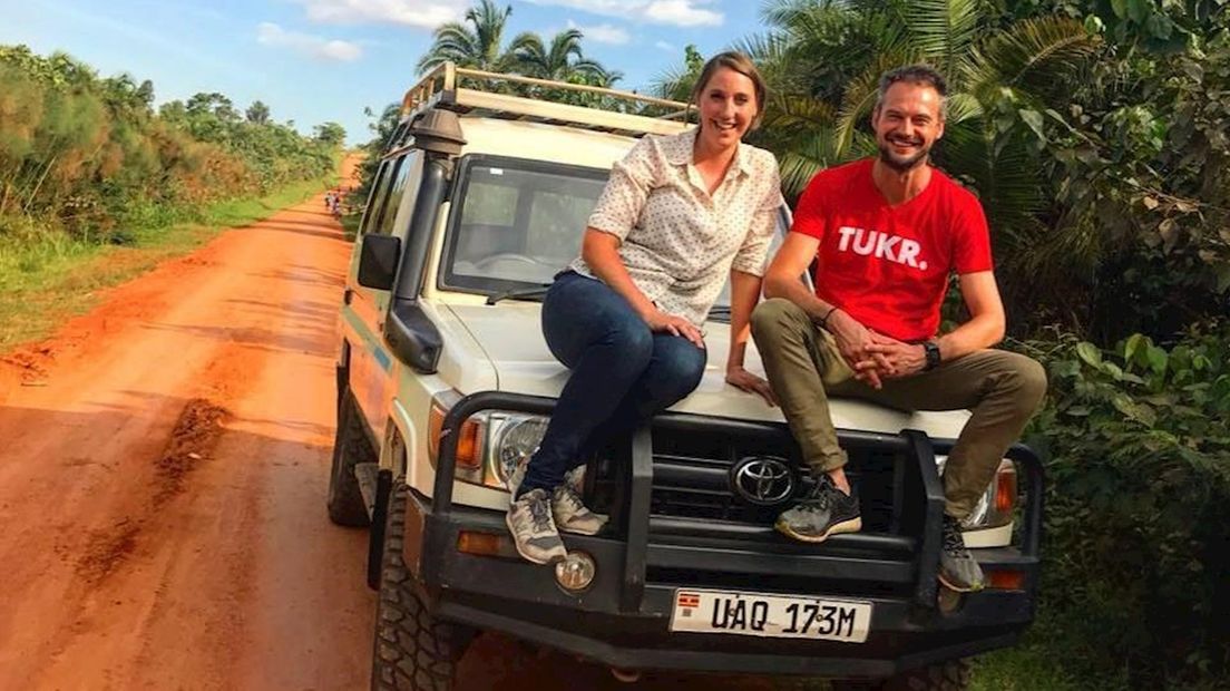 Maarten Smidt en Carolien Blom uit Oldenzaal tijdens hun missie in Oeganda