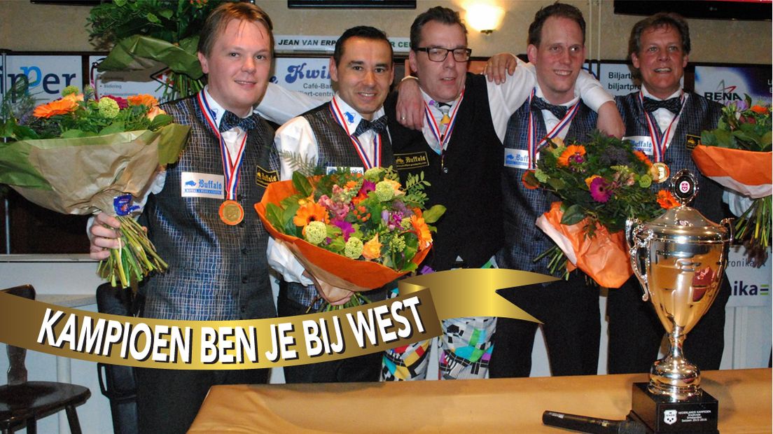 Team Buffalo.nl neemt de prijs in ontvangst
