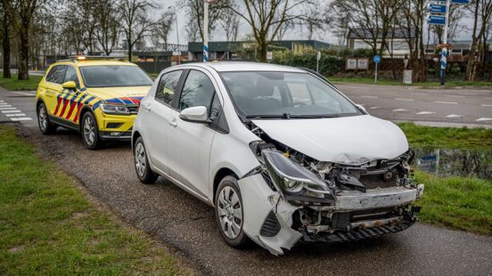 Twee auto's afgesleept na ongeluk