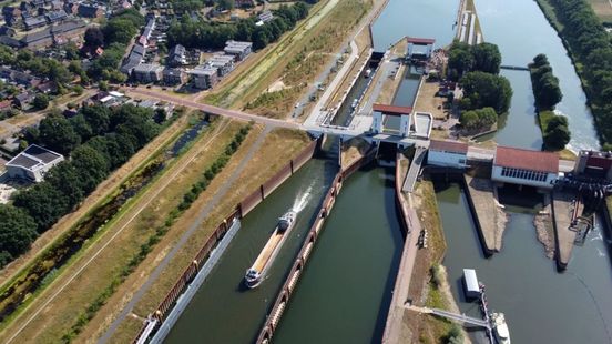 Sluizen bij Eefde komende tijd nog dicht: 'Langere periode met regen nodig'
