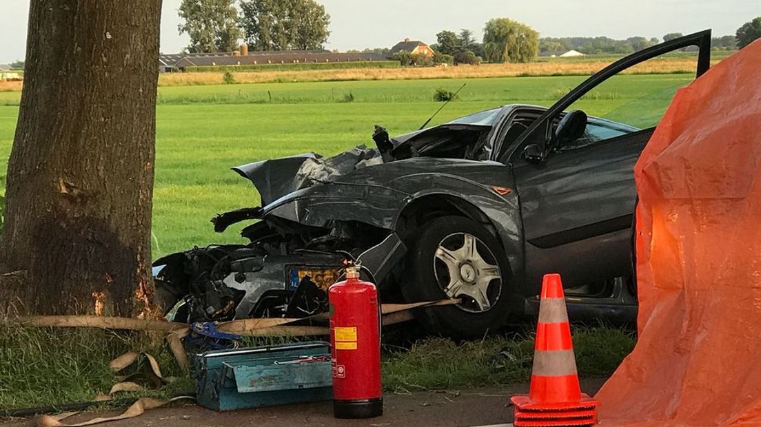 Een automobilist is zaterdagavond om het leven gekomen bij een ongeluk in Hedel.