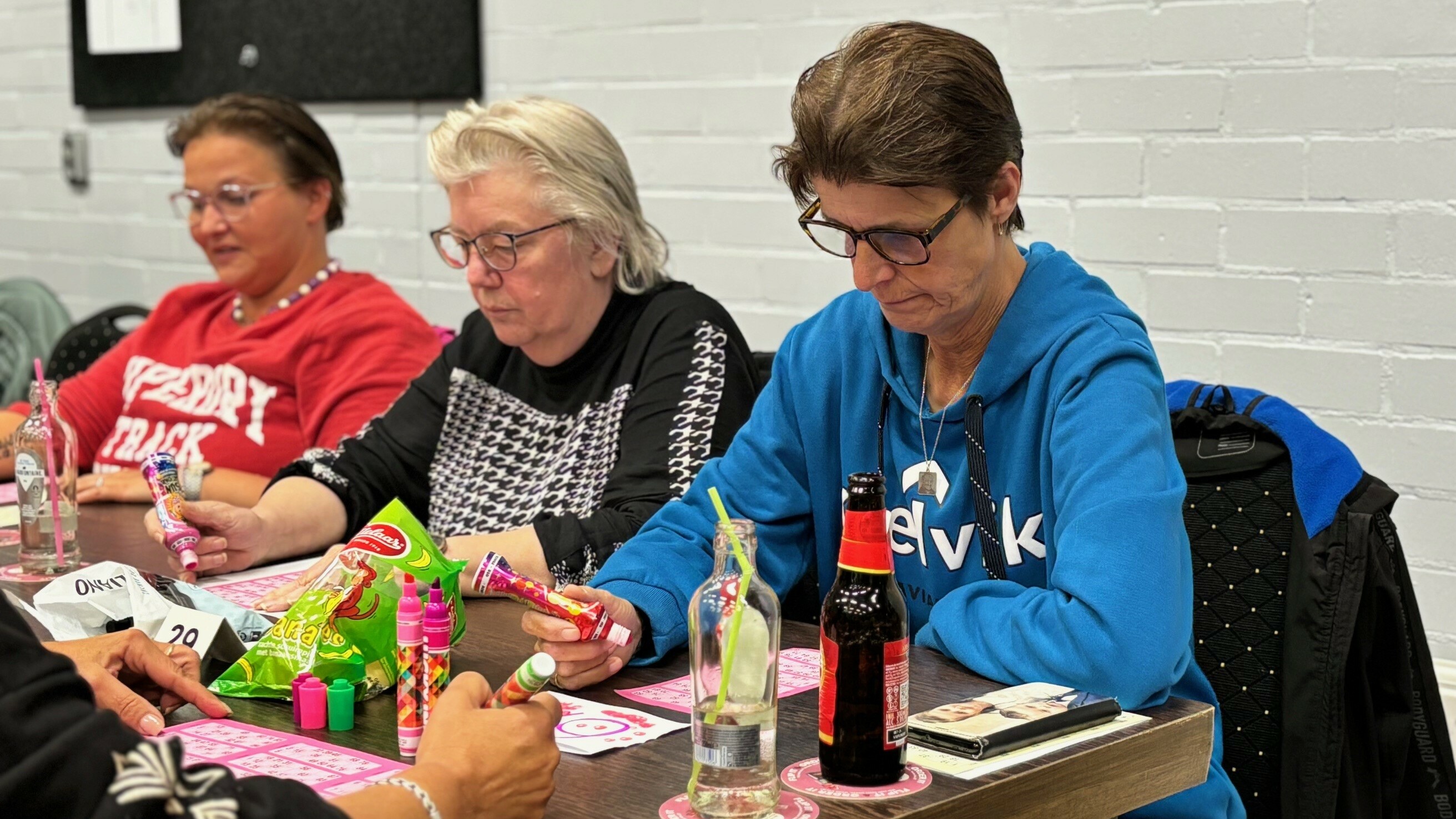 In bierke by de bingo yn Snits