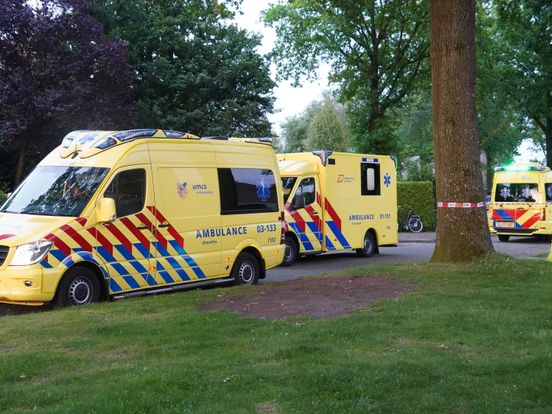 Zeven spelers SV Borger raken gewond bij val van kampioensbus