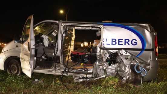 Twee gewonden bij zware aanrijding