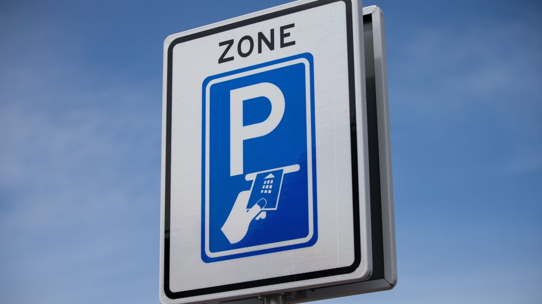 Een bord voor betaald parkeren