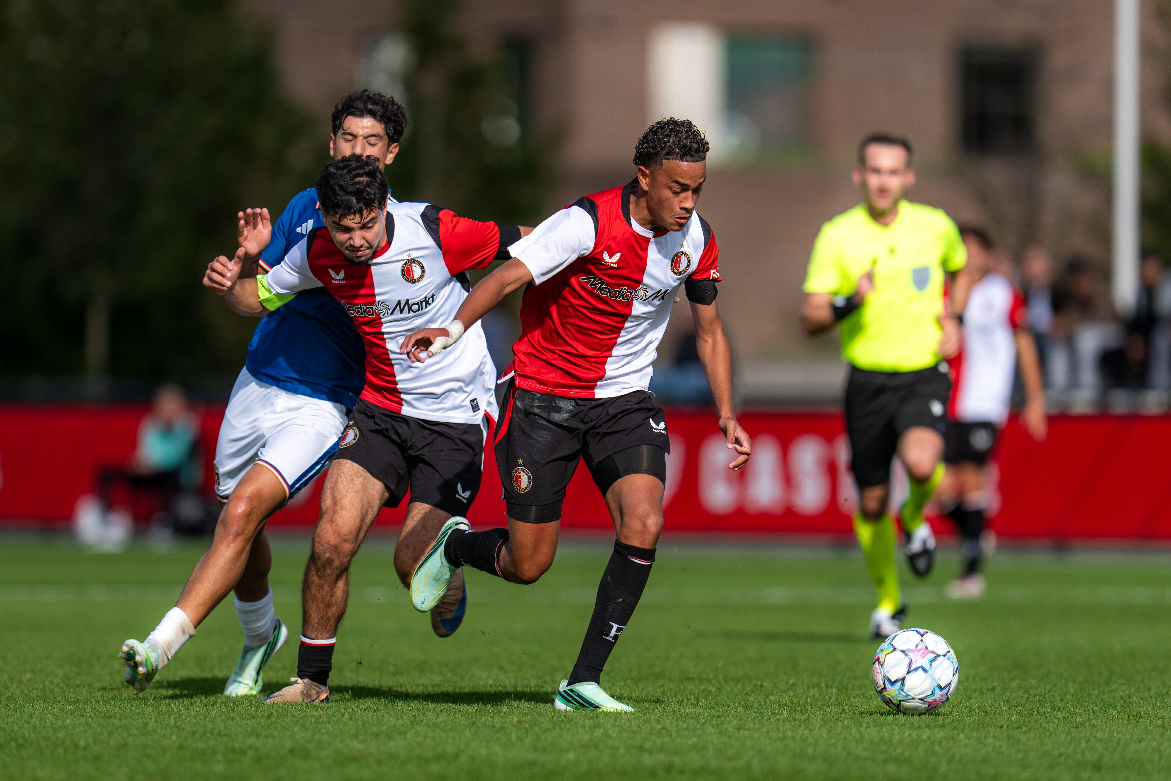 Zeeuwse Feyenoorders winnen van Como in Youth League, Grootfaam belangrijk met assist