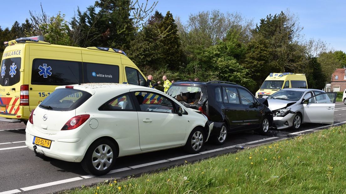 Frontale aanrijding na inhaalactie Vleurseweg