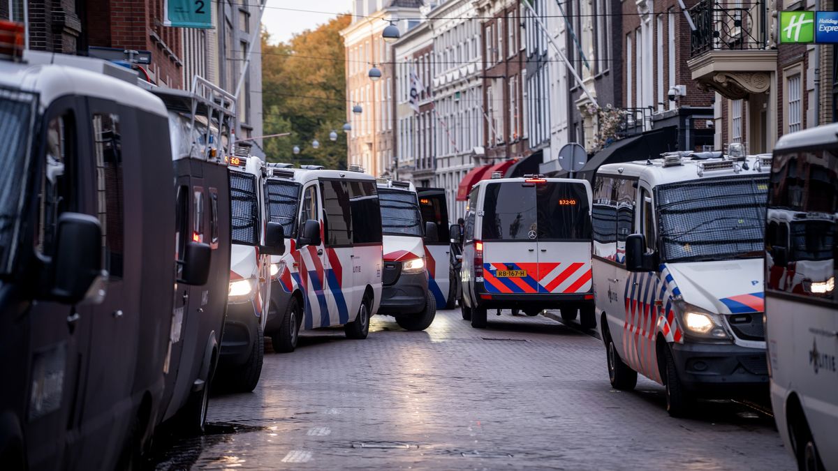 OM eist 1,5 jaar cel tegen man (33) uit Raalte voor rellen op Malieveld