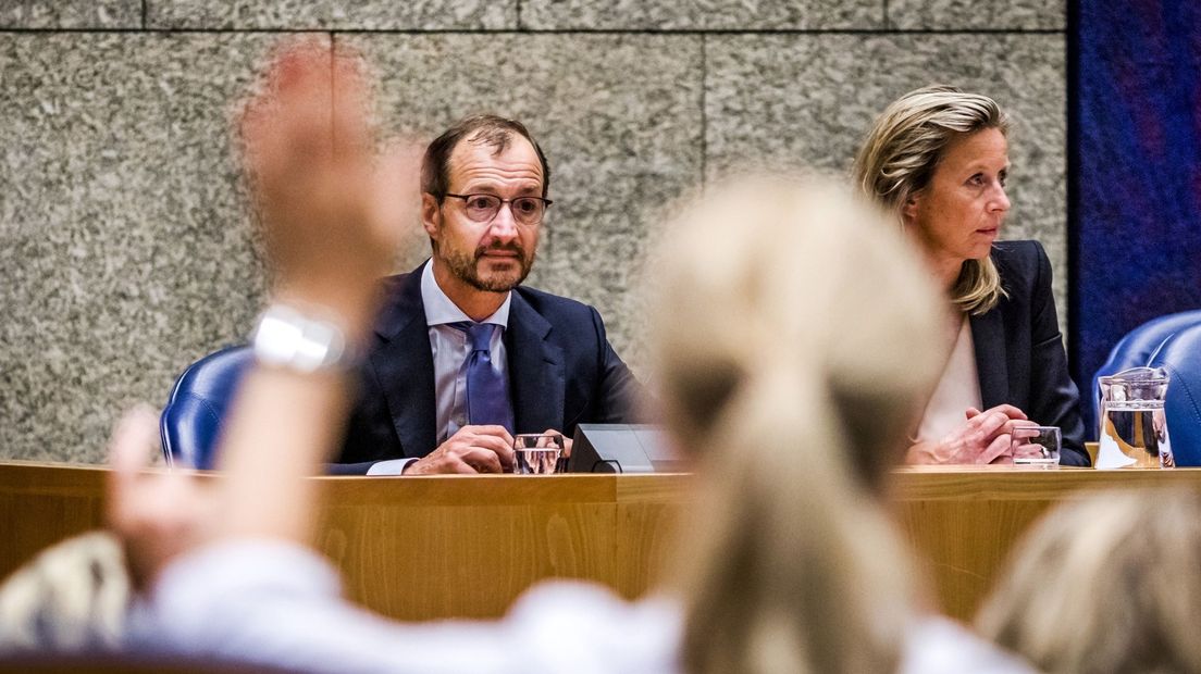 Minister Eric Wiebes bood dinsdagavond nogmaals zijn excuses aan over een onhandige uitspraak eerder