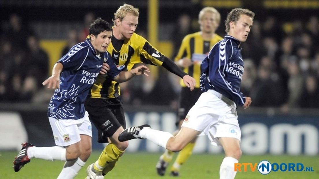 Kieftenbeld (rechts) eind 2008 in een wedstrijd tegen Veendam