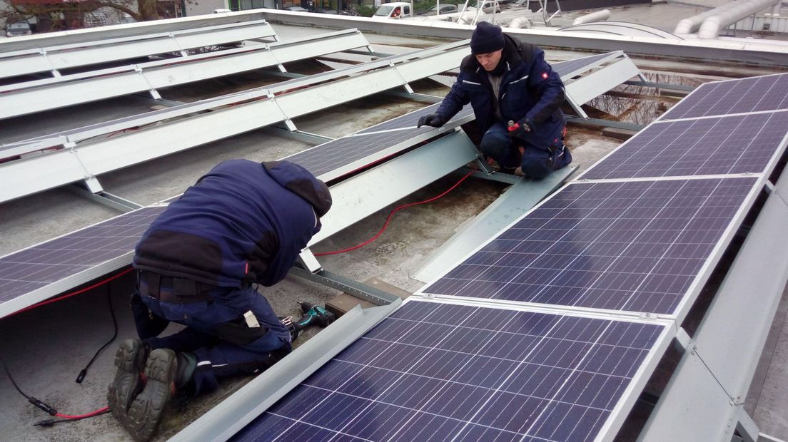 Op daken van stallen en bedrijven is nog ruimte genoeg voor zonnepanelen