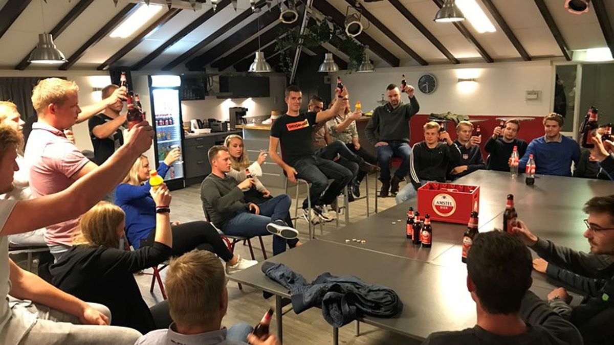 Vriendengroep proost op omgekomen Jens: 'Hij was supergeliefd'