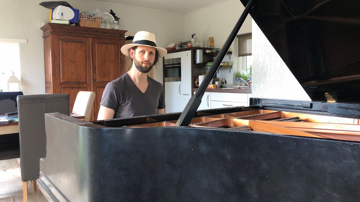 Pianist Wim te Groen speelt Ostinato live online voor betalend publiek