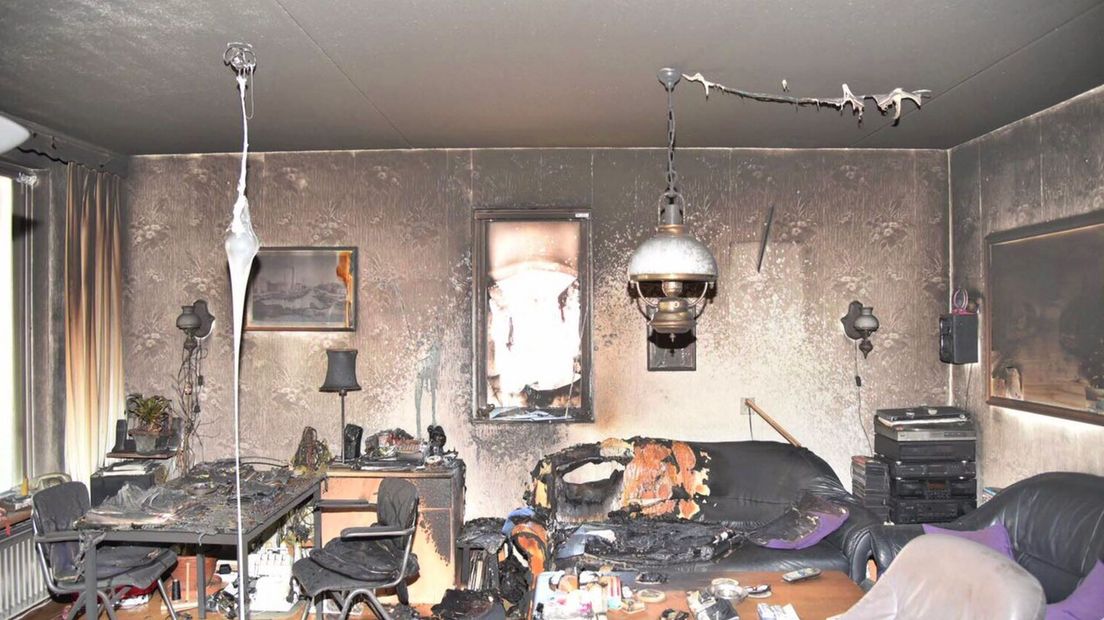 Woning aan de Bongerd in Almelo verwoest na brandstichting