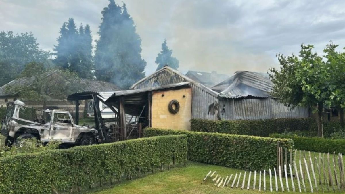 Brand in loods in IJzeren onder controle
