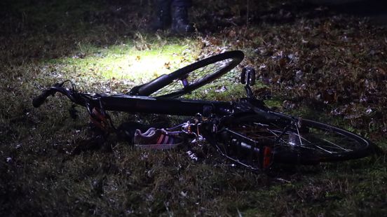 Fietser met spoed naar ziekenhuis na ongeval in Afferden. Fietser met spoed naar ziekenhuis na ongeval in Afferden.