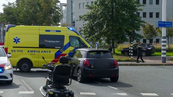112 Nieuws: Bestuurder scootmobiel raakt gewond bij aanrijding in Enschede. 112 Nieuws: Bestuurder scootmobiel raakt gewond bij aanrijding in Enschede.
