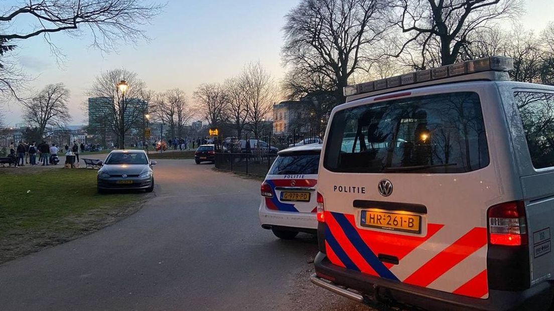 De politie ontruimde het park dinsdagavond.