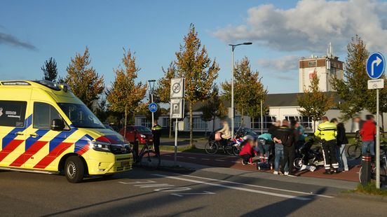 Scooterrijder gewond bij botsing in Assen. Scooterrijder gewond bij botsing in Assen.