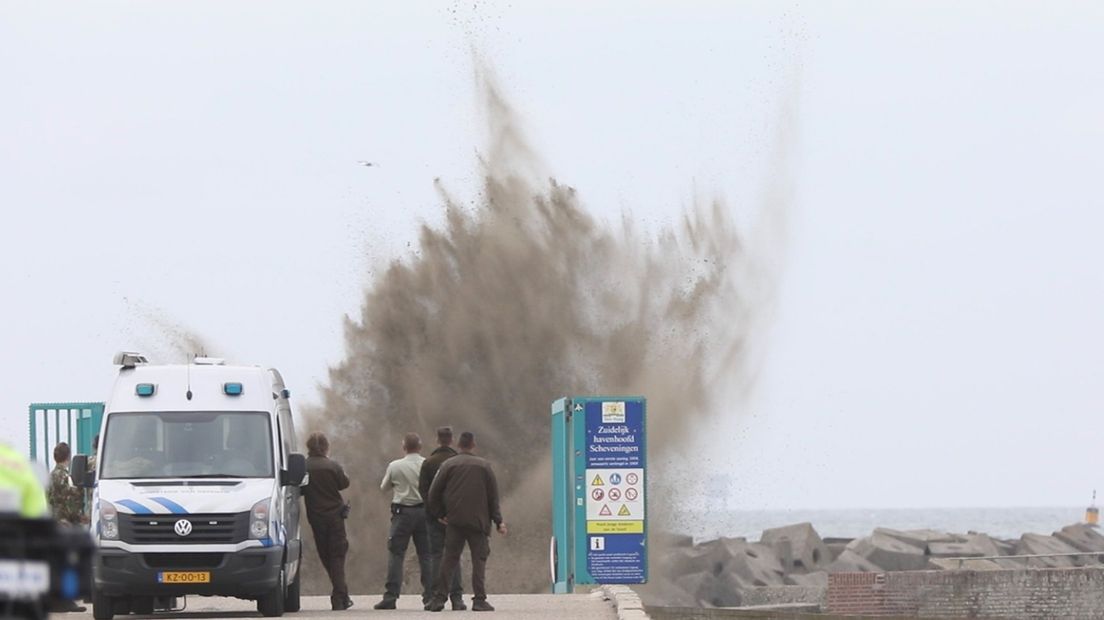 De granaten zijn op het strand tot ontploffing gebracht