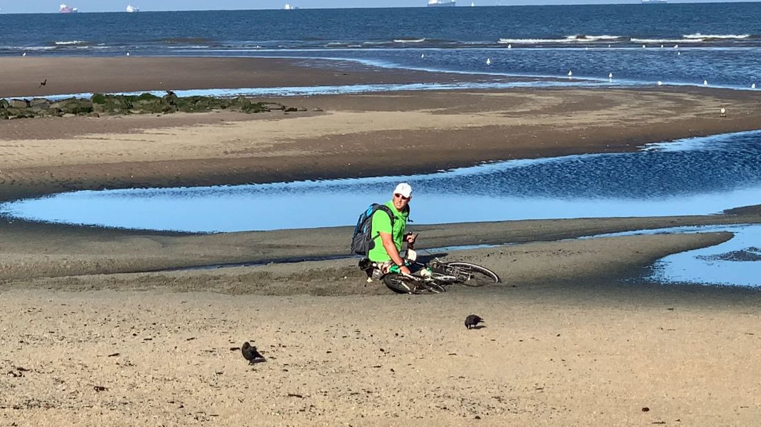 Mountainbiker Jeroen zakte tot zijn middel weg in de mosdiertjes