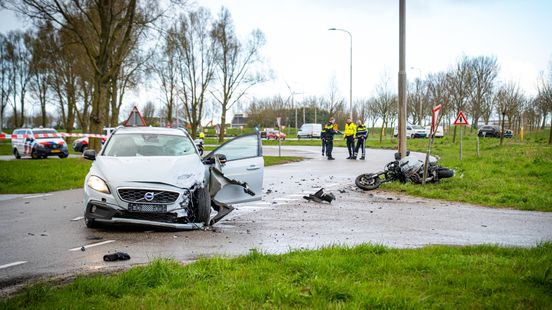 Motorrijder overleden na aanrijding met auto. Motorrijder overleden na aanrijding met auto.