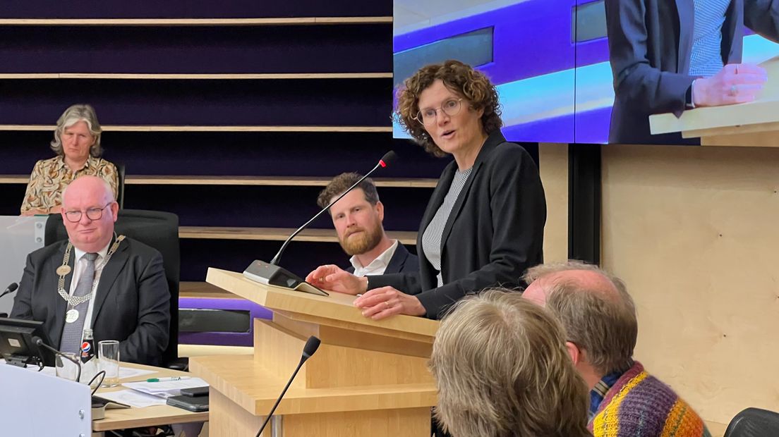 Een blije Marijke van Beukering na haar voordracht