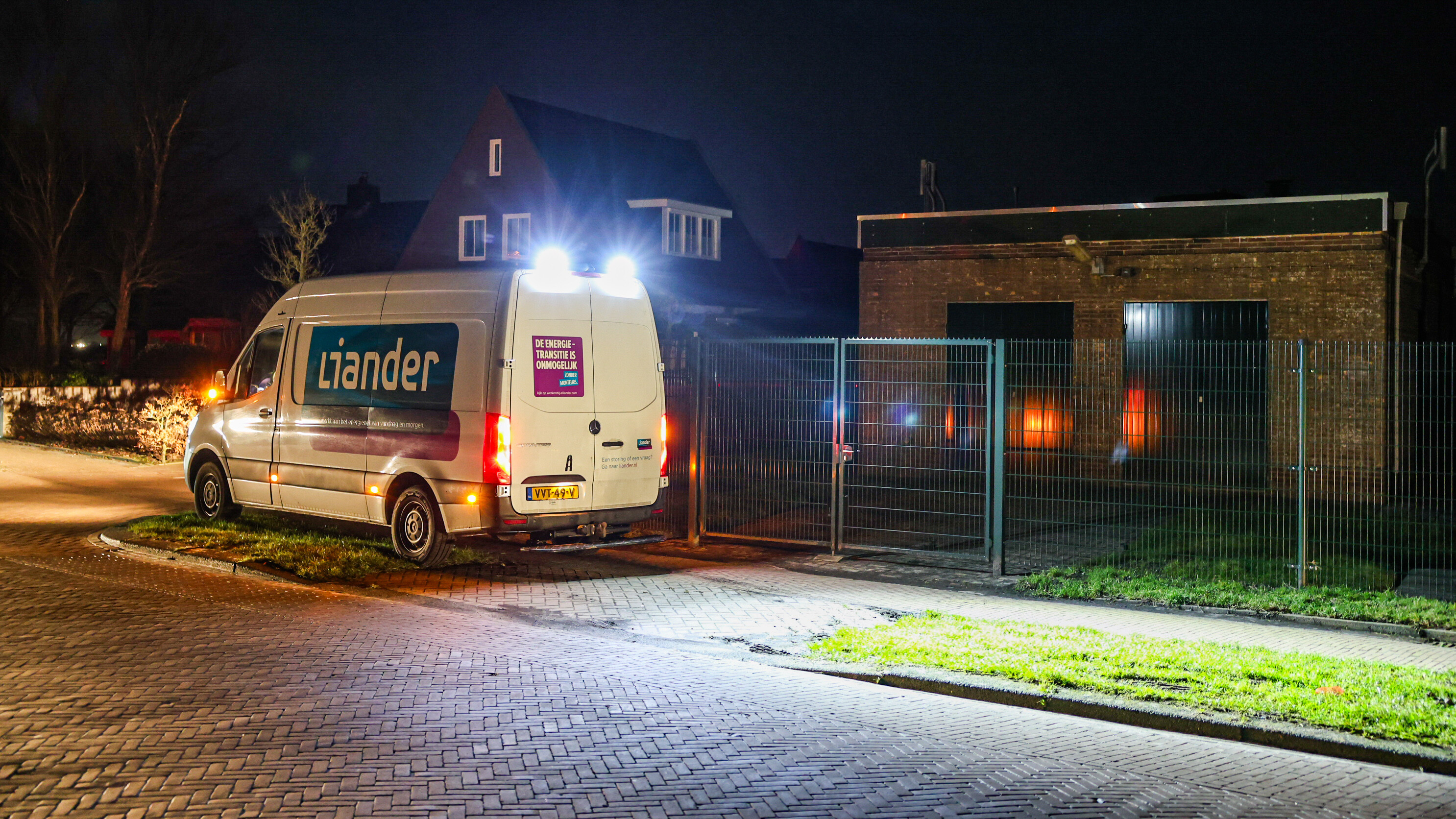 Tûzenen minsken yn it súdwesten fan Fryslân oeren sûnder stroom troch stikkene kabel