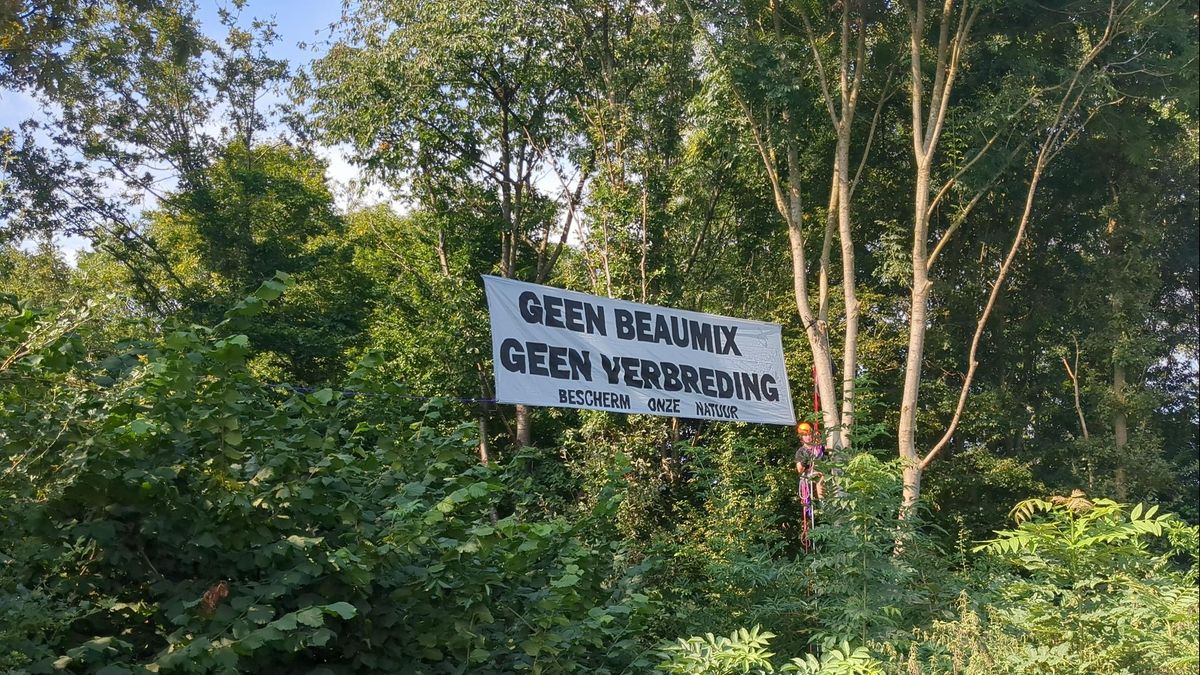 Activisten hangen spandoek langs A2: 'Laatste waarschuwing'