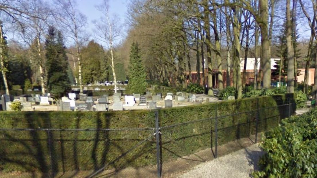 Herdenkingsplek voor geruimde graven in Ede