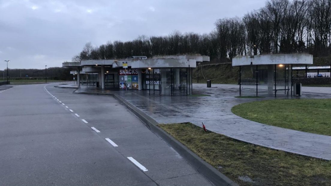 Ook het ov-knooppunt in Gieten ligt er verlaten bij (Rechten: RTV Drenthe/Serge Vinkenvleugel)