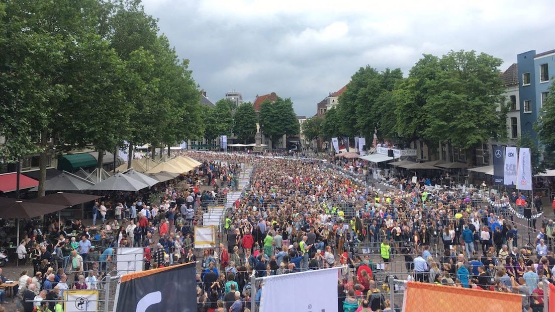 Lang lint koekhappers op de Brink in Deventer