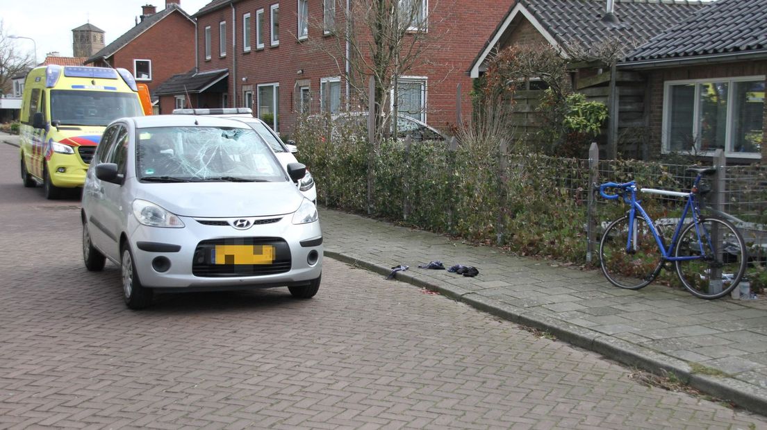 Wielrenner ernstig gewond bij aanrijding in Bentelo