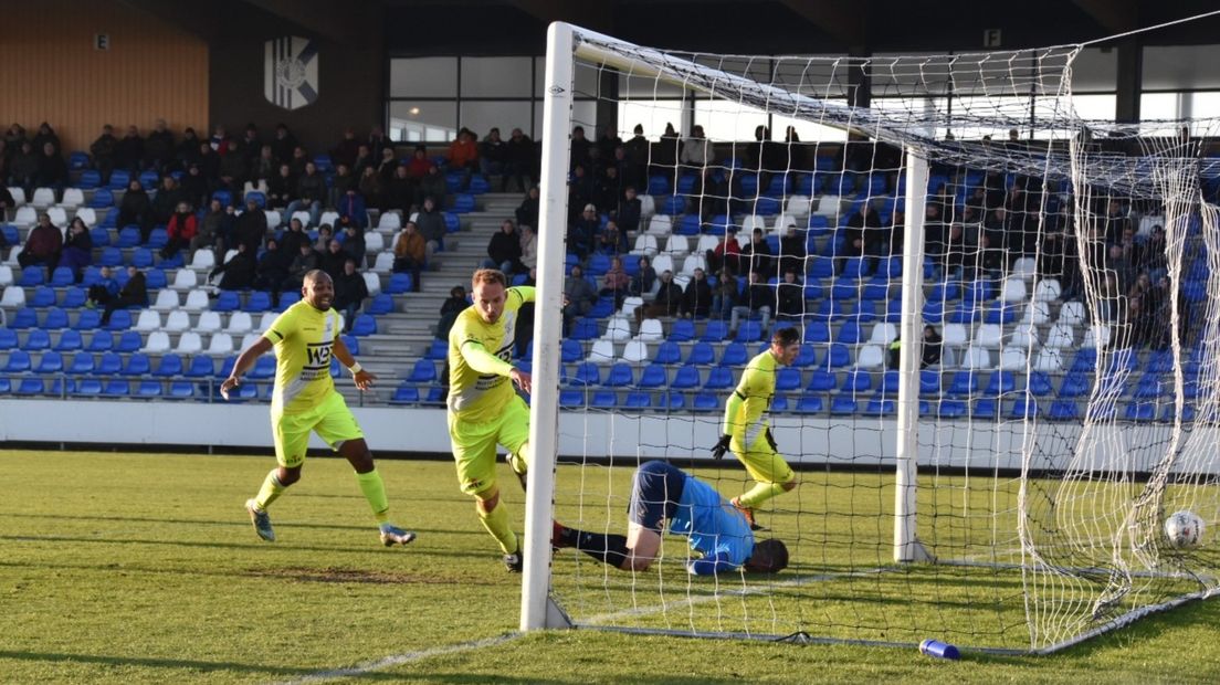 Hoek bezorgt Quick Boys eerste nederlaag