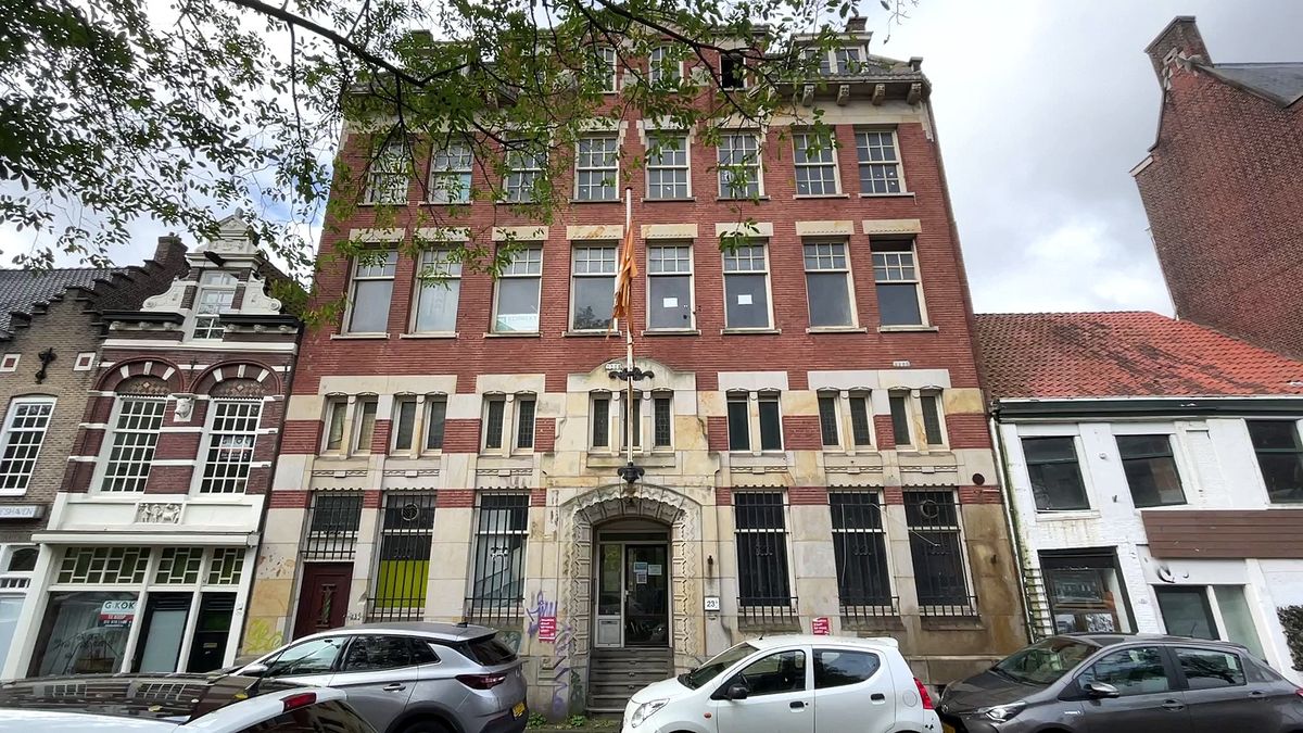 Monumentaal pand staat al jaren leeg: 'De duiven wonen inmiddels binnen'