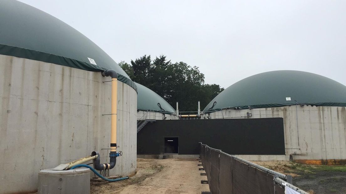 De silo's voor de mestvergister in Dalfsen