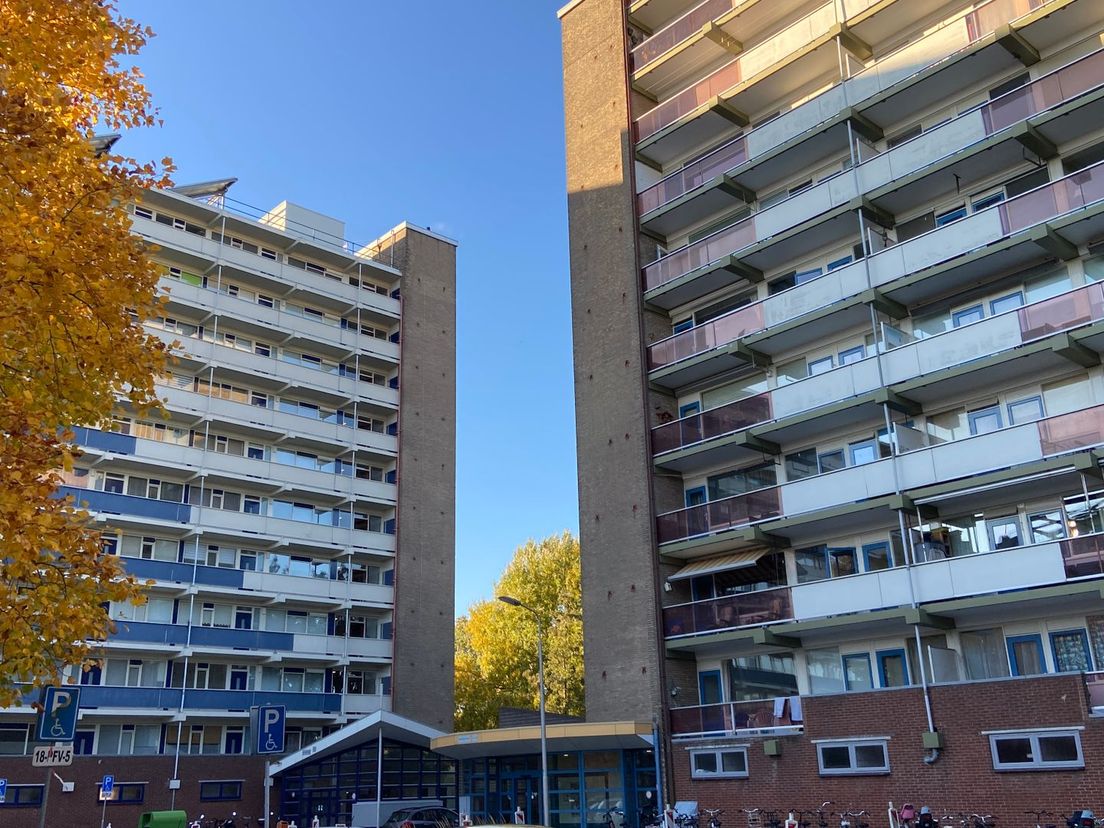 Hele flats worden soms tegelijk aangesloten op het warmtenet