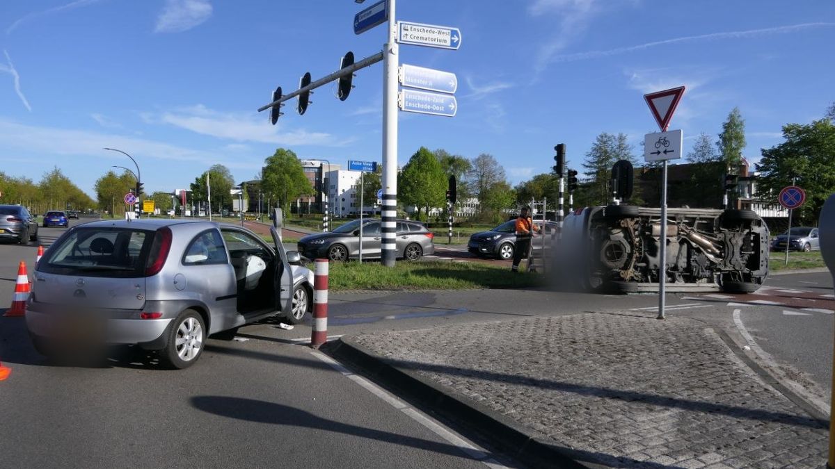 112 Nieuws: Scooterrijder in Enschede gewond bij botsing met fatbikes | Gewonde bij ongeval met drie