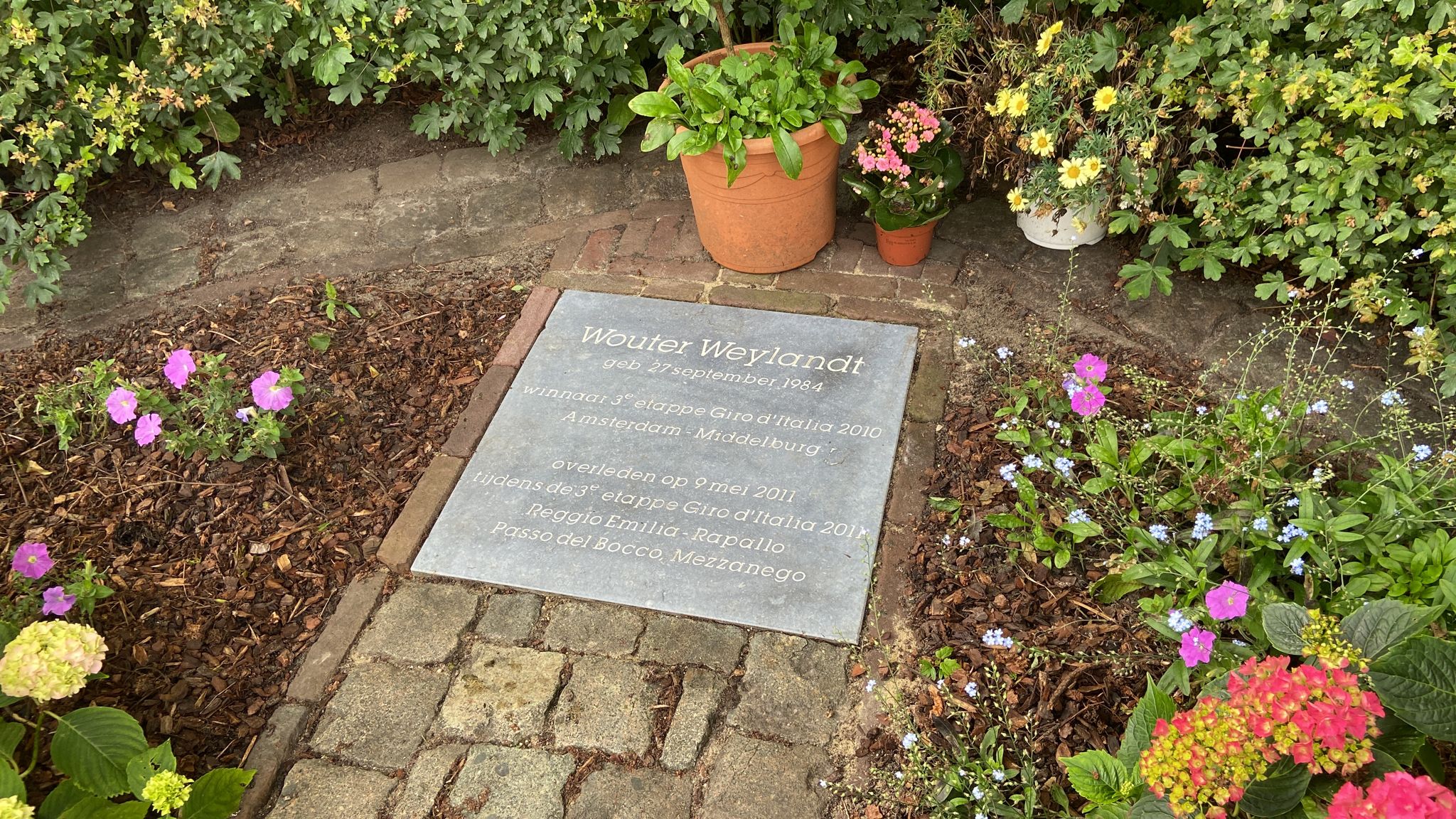 De gedenksteen van Wouter Weylandt in Middelburg