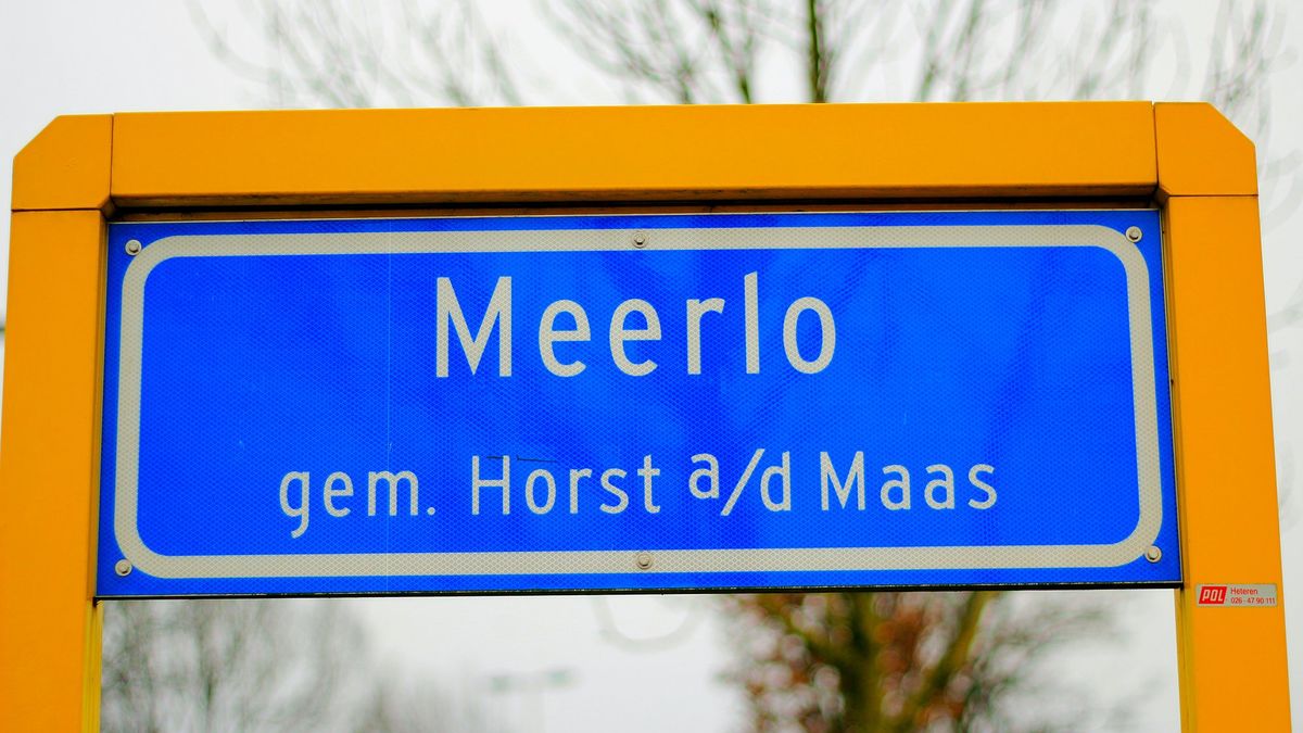Rioolwater stroomt door Meerlo na leidingbreuk