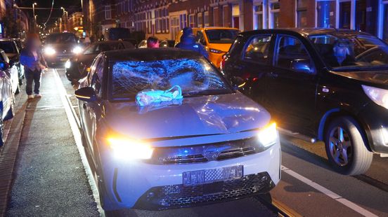 Voetganger naar ziekenhuis na aanrijding met auto | Twee medewerkers gewond bij overval op tabakswinkel. Voetganger naar ziekenhuis na aanrijding met auto | Twee medewerkers gewond bij overval op tabakswinkel.