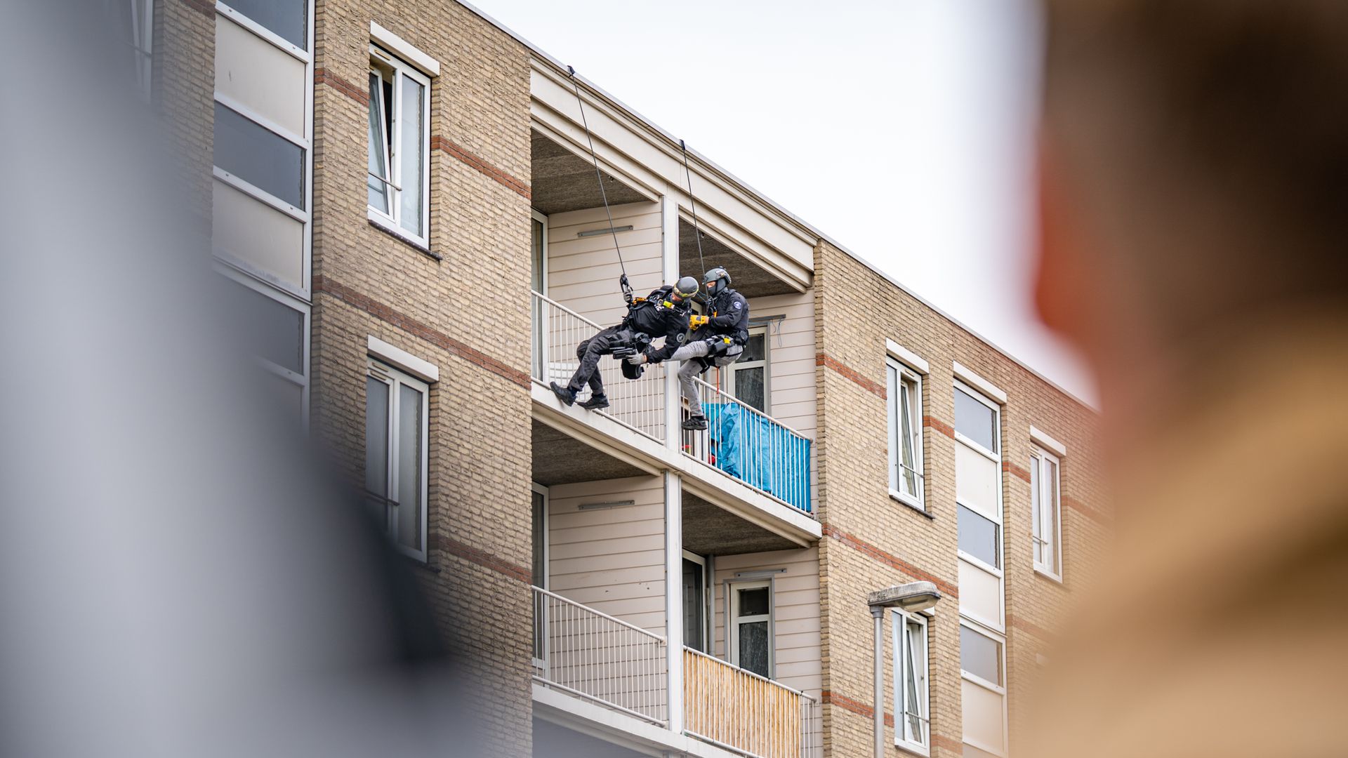 Arrestatieteam Haalt Verwarde Man Uit Flat In Spijkenisse - Rijnmond