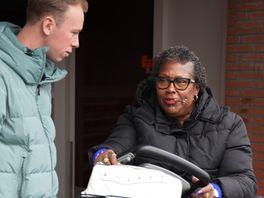 Haagse Paradijsvogels | Jacqueline kookt ondanks reuma iedere dag voor daklozen: 'Ik vergeet mezelf'