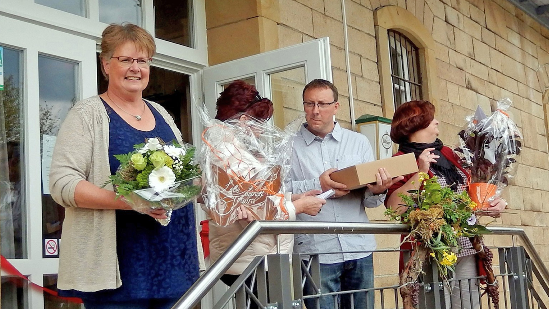 De opening in 2015, met vlnr. Foekje, de burgemeester, Bob en zijn vrouw Annet