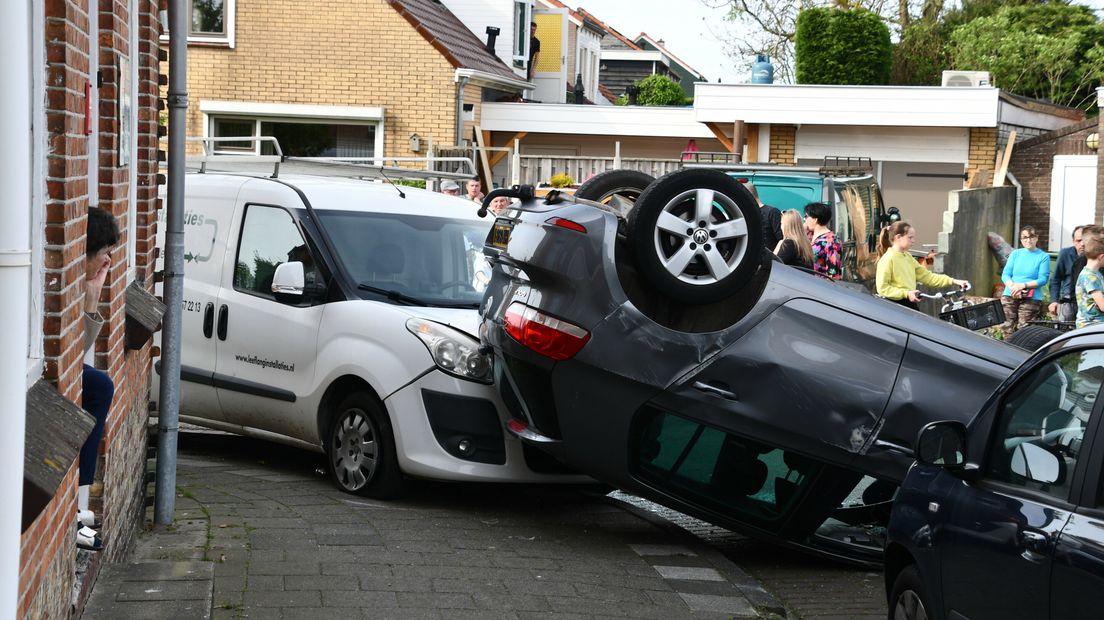 Auto crasht in Irenestraat Yerseke