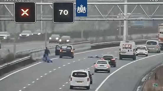 Man haalt goedbedoelde, maar levensgevaarlijke actie uit op A1: 'Doe dit nooit'