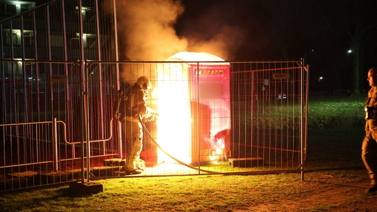 Mobiel toilet gaat in vlammen op in Venray