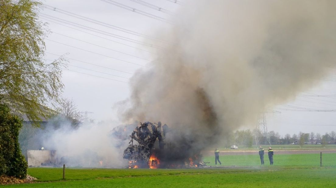 In Roswinkel is onder andere een carnavalswagen en stro afgebrand